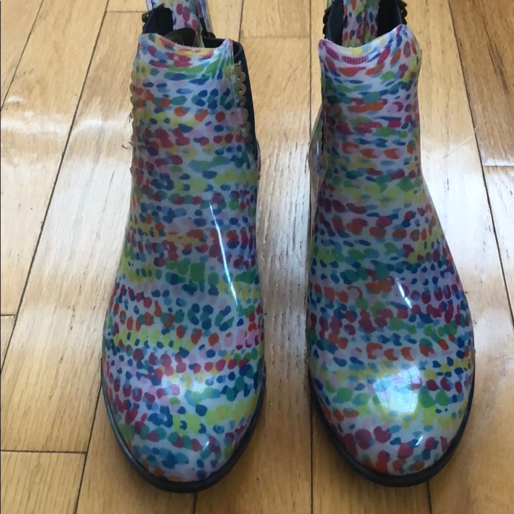 Boots - Picture 2 of 6